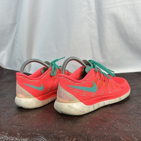 NIKE FREE RUN 5.0 SIZE(7) - Picture 4 of 6